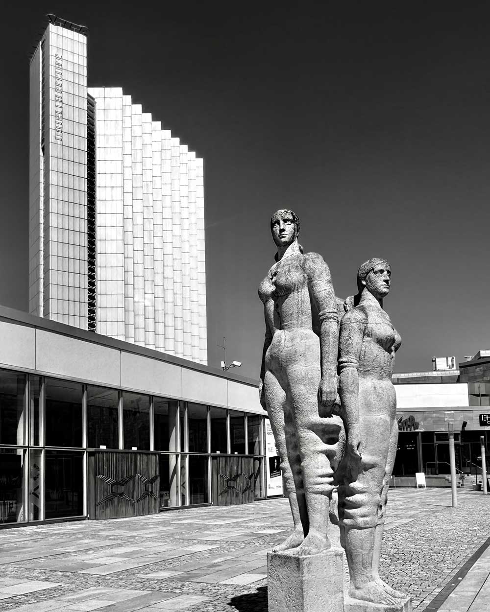chemnitz-theater-statue-1000 Chemnitz Theater Statue
