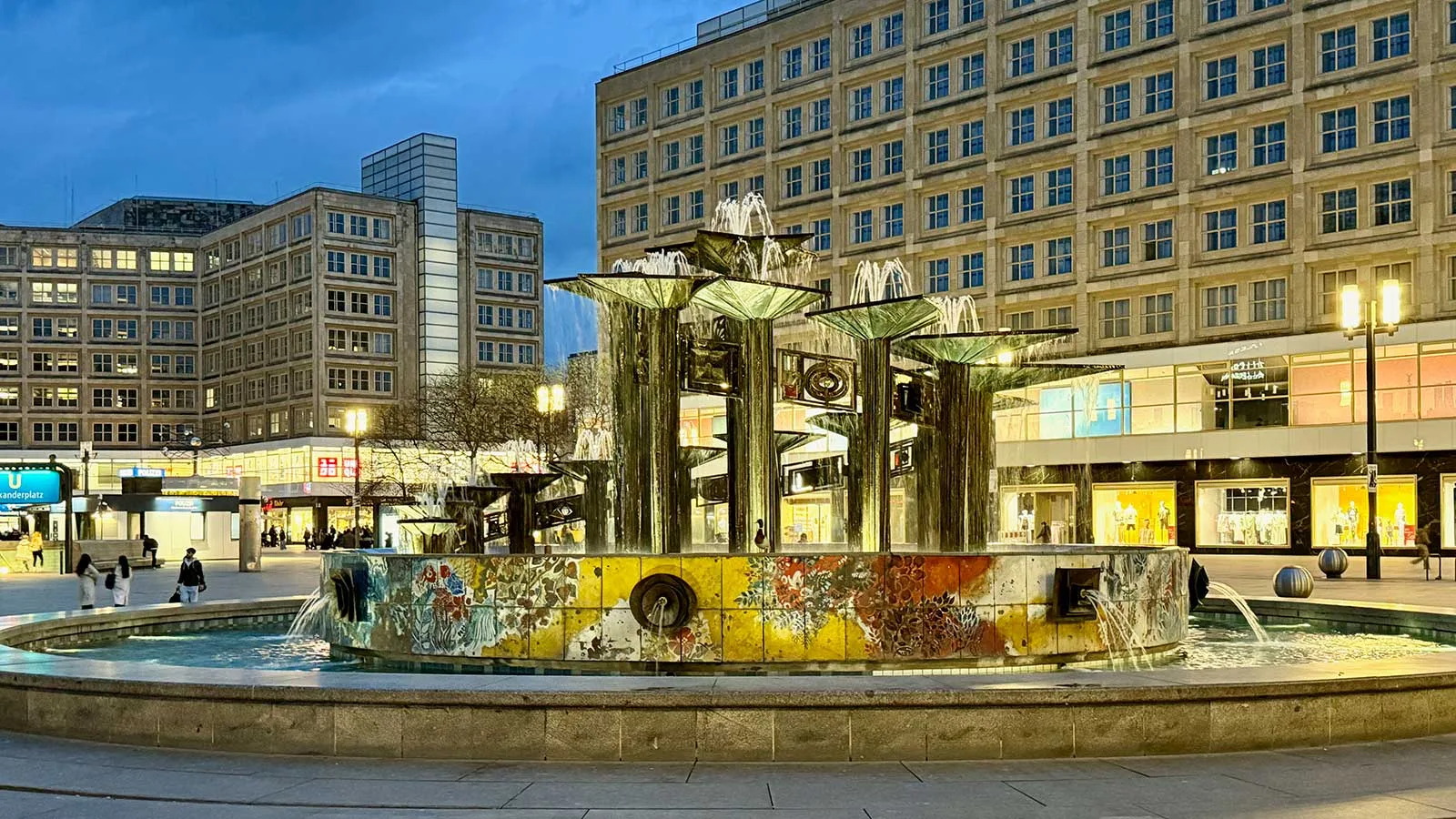alexanderplatz-fountain-of-friendship-1000 Berlin Alexanderplatz Fountain of Friendship